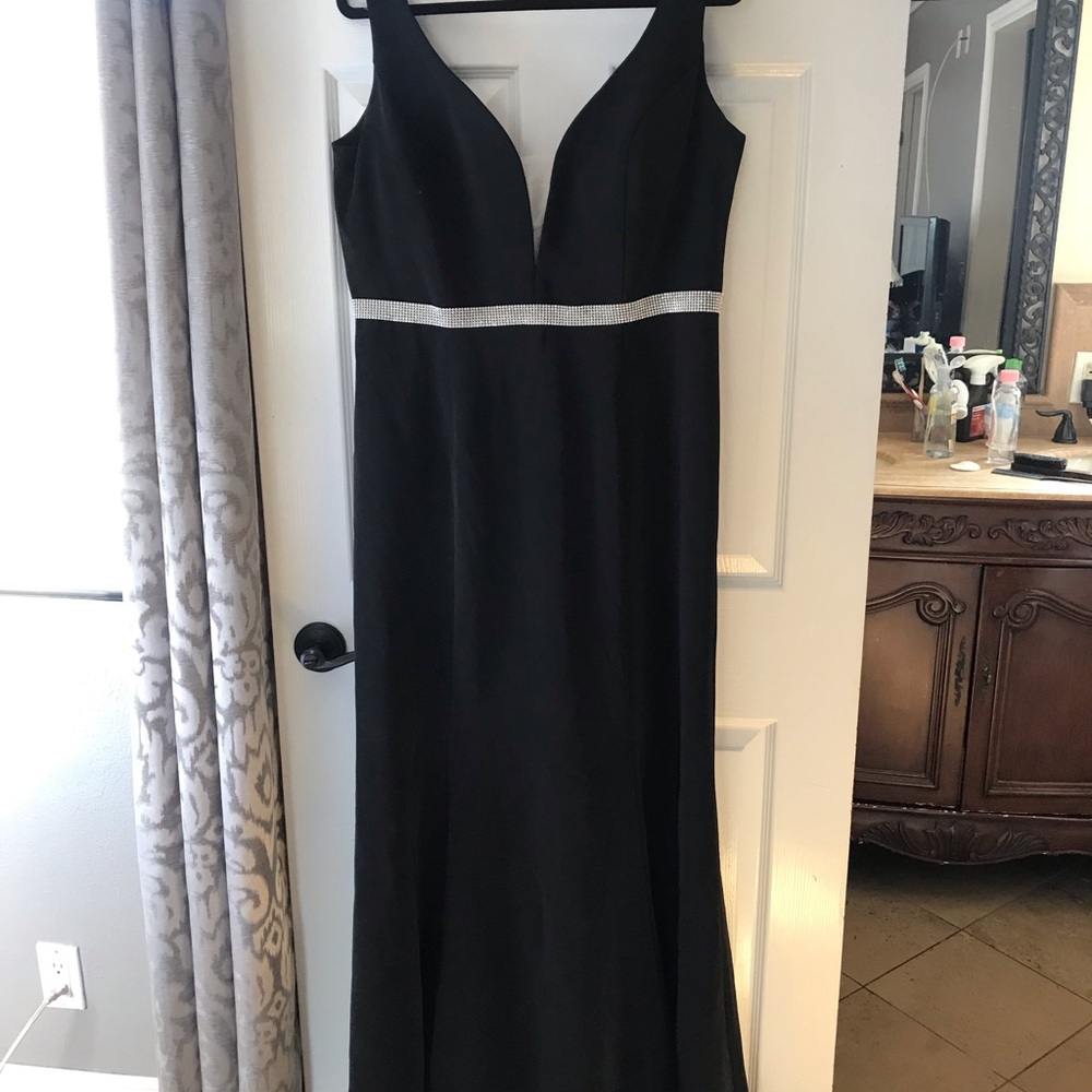 Black long gown - Picture 2 of 4
